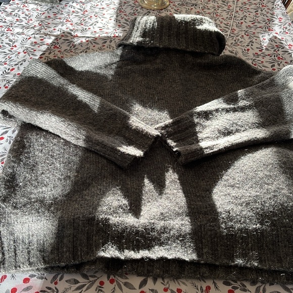 Gorgeous Cliche grey sweater. Size Large. - Picture 4 of 6